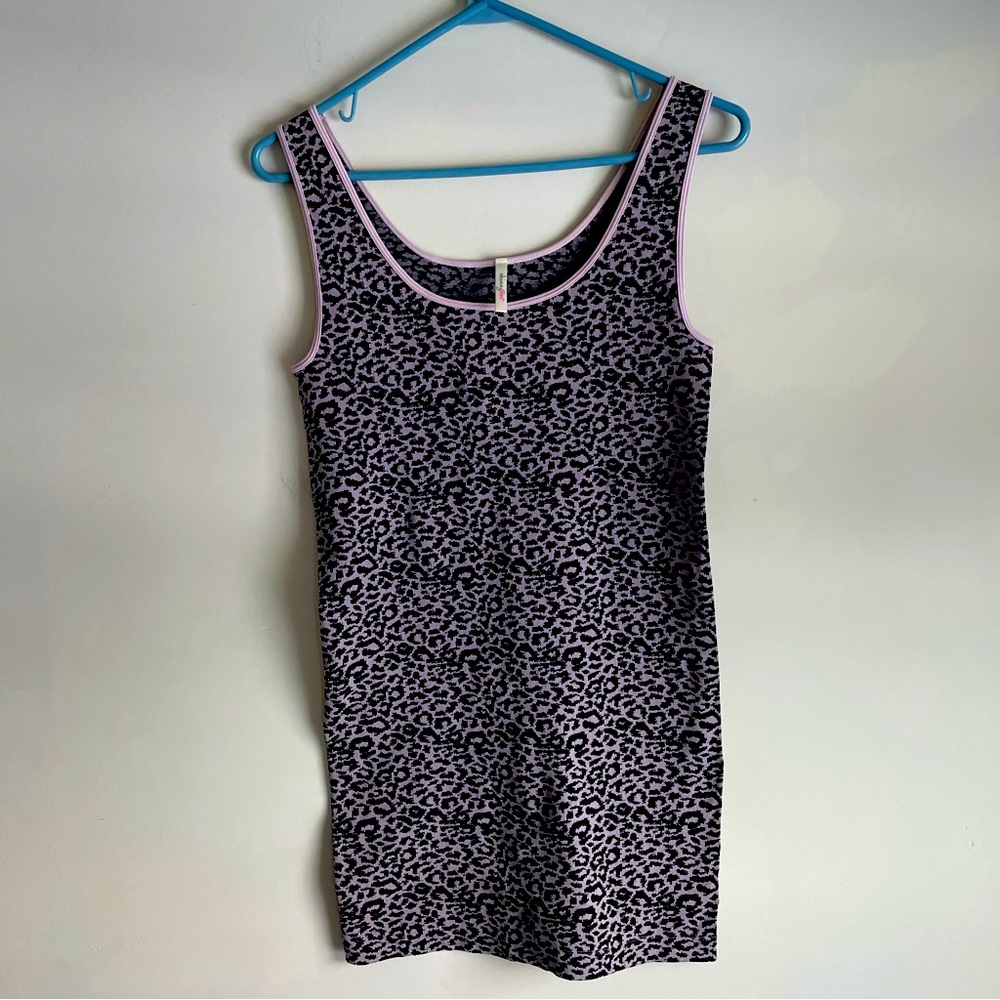 Skinny Tees
Women's One Size (0-14)
Pink & Black Animal Print
Stretchy Tank Top